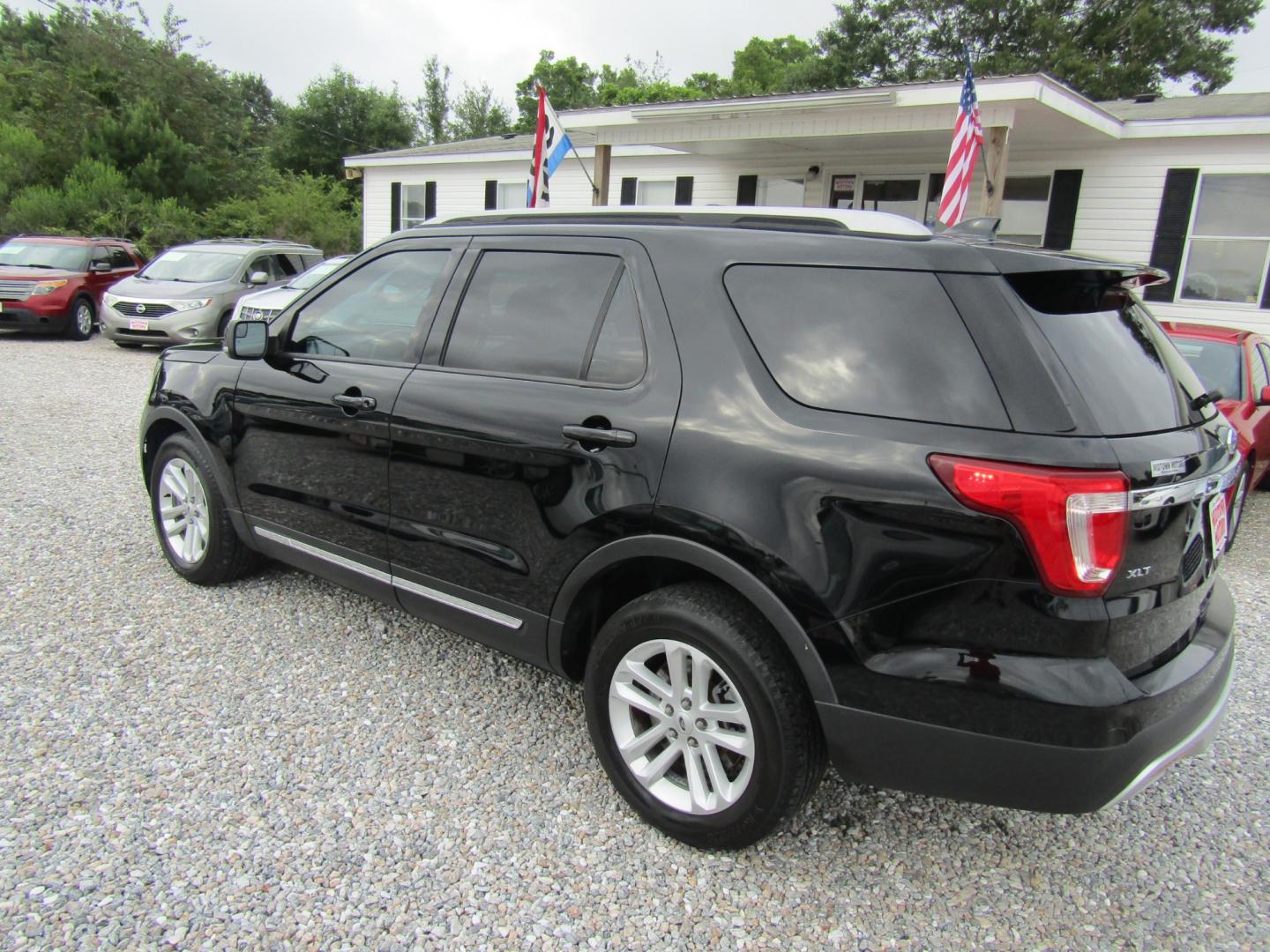 2016 Black /Tan Ford Explorer (1FM5K7D89GG) with an V6 engine, Automatic transmission, located at 15016 S Hwy 231, Midland City, AL, 36350, (334) 983-3001, 31.306210, -85.495277 - Photo#5